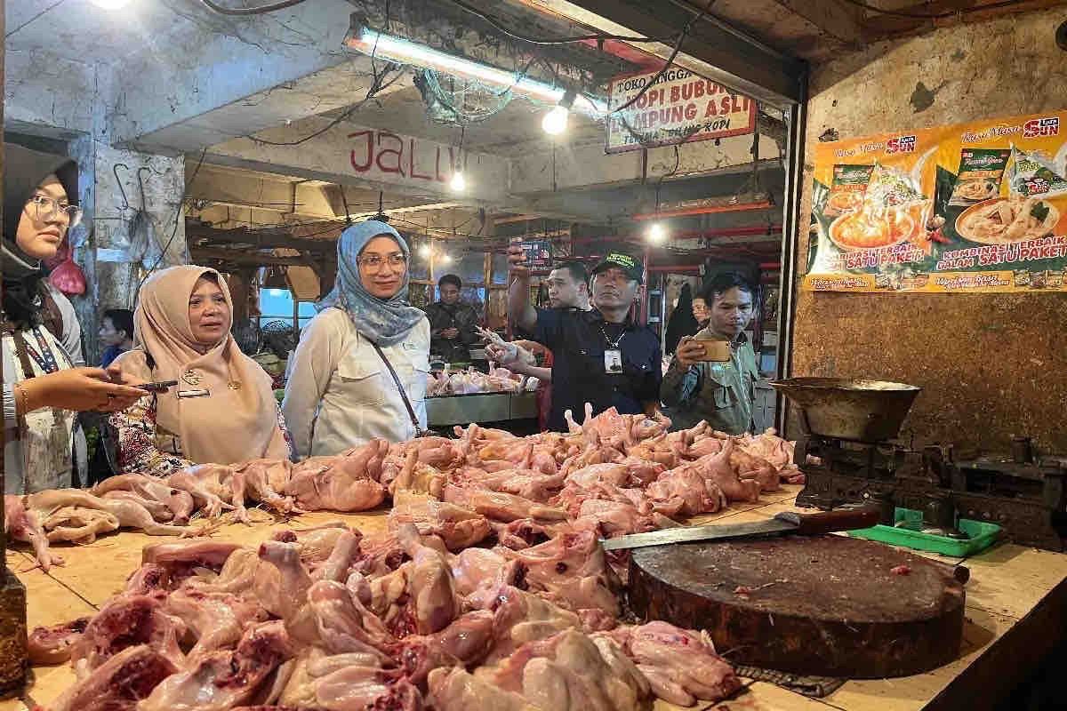 Rabu ini, harga daging ayam Rp36.910 per kg dan cabai Rp50.010 per kg