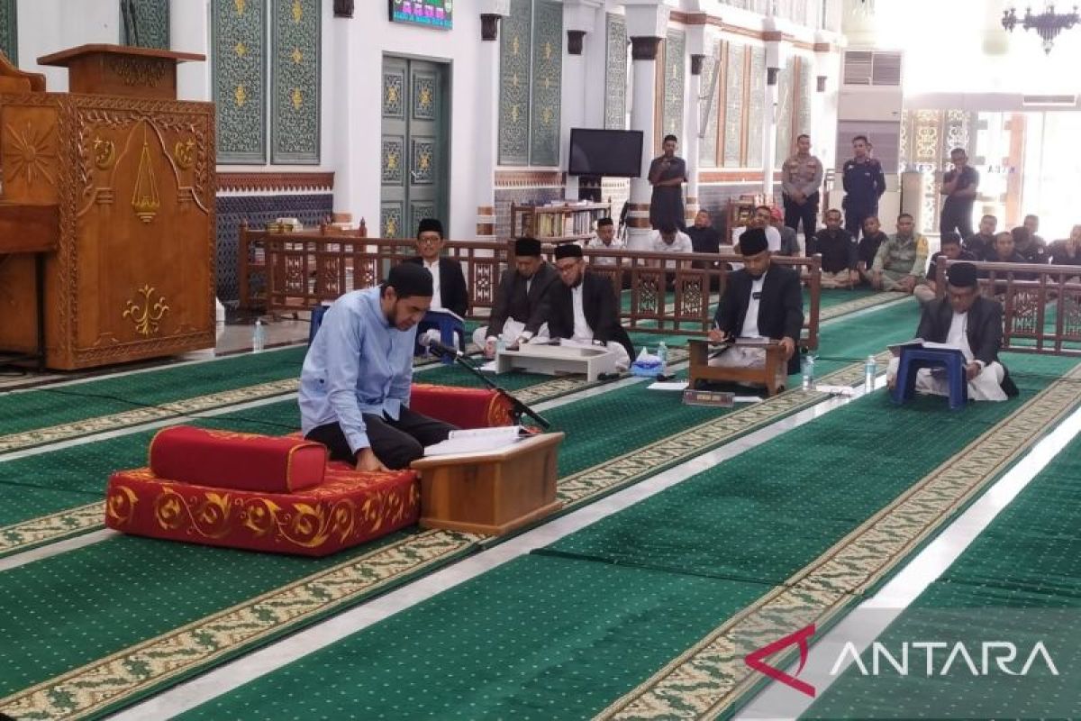 Dua calon Gubernur Aceh jalani tes uji mampu baca Alquran