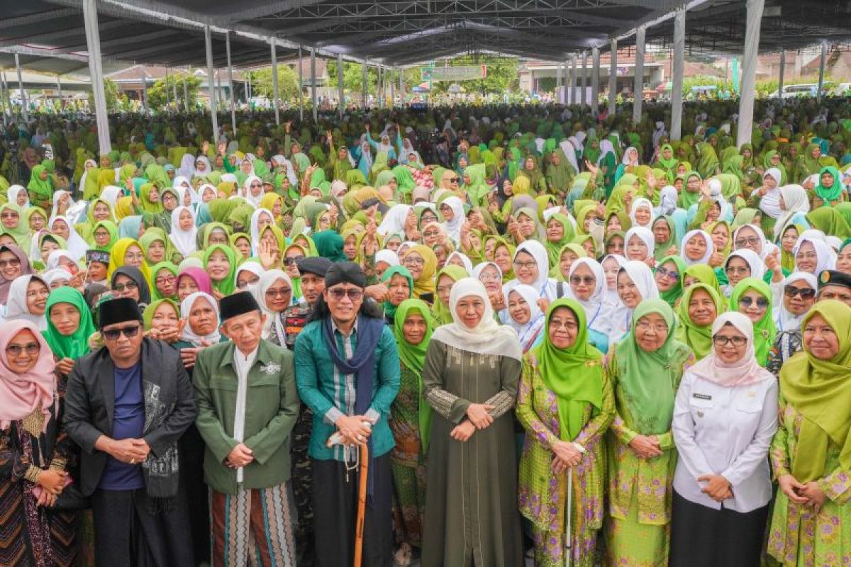 Khofifah dan Gus Miftah resmikan Graha Muslimat NU Blitar