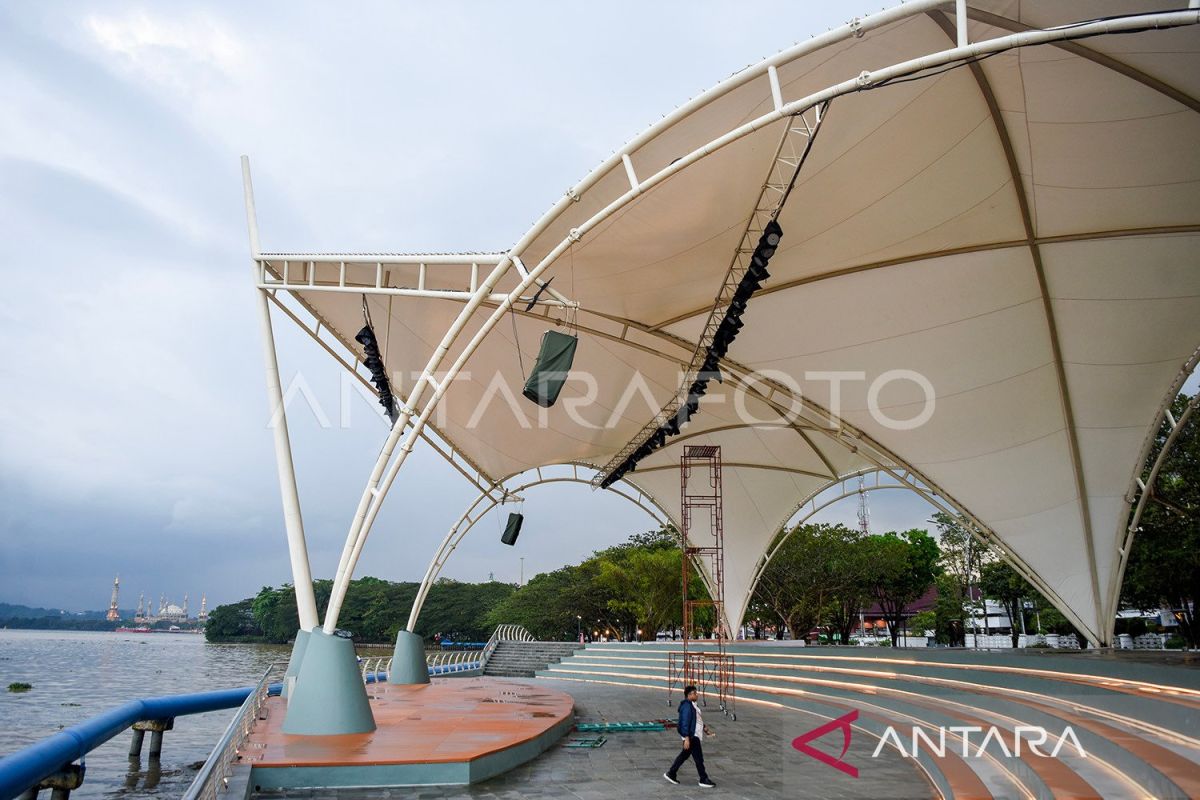 Pemkot kejar penyempurnaan  taman Teras Samarinda jelang pembukaannya