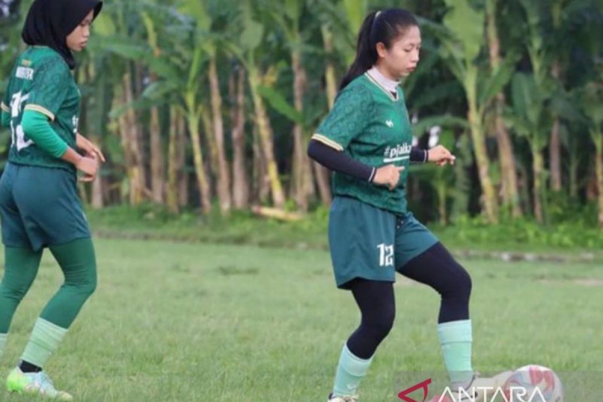 Sebelum bertanding di PON, ini dilakukan pelatih   sepak bola putri Sumut