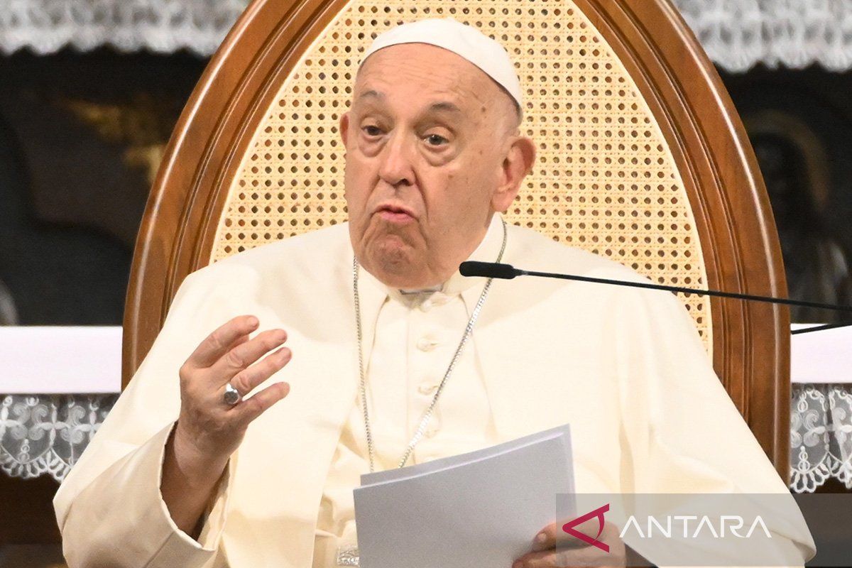 Humans should live in peace and harmony: Pope