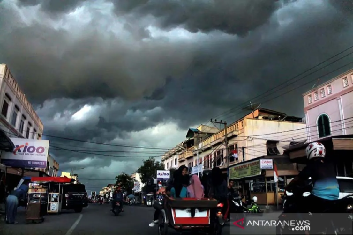 BMKG: Aceh berpotensi hujan disertai petir dan angin kencang hingga tiga hari ke depan