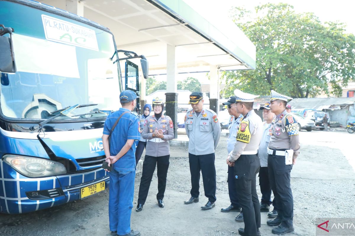 Satlantas lakukan uji kelayakan kepada puluhan angkutan umum