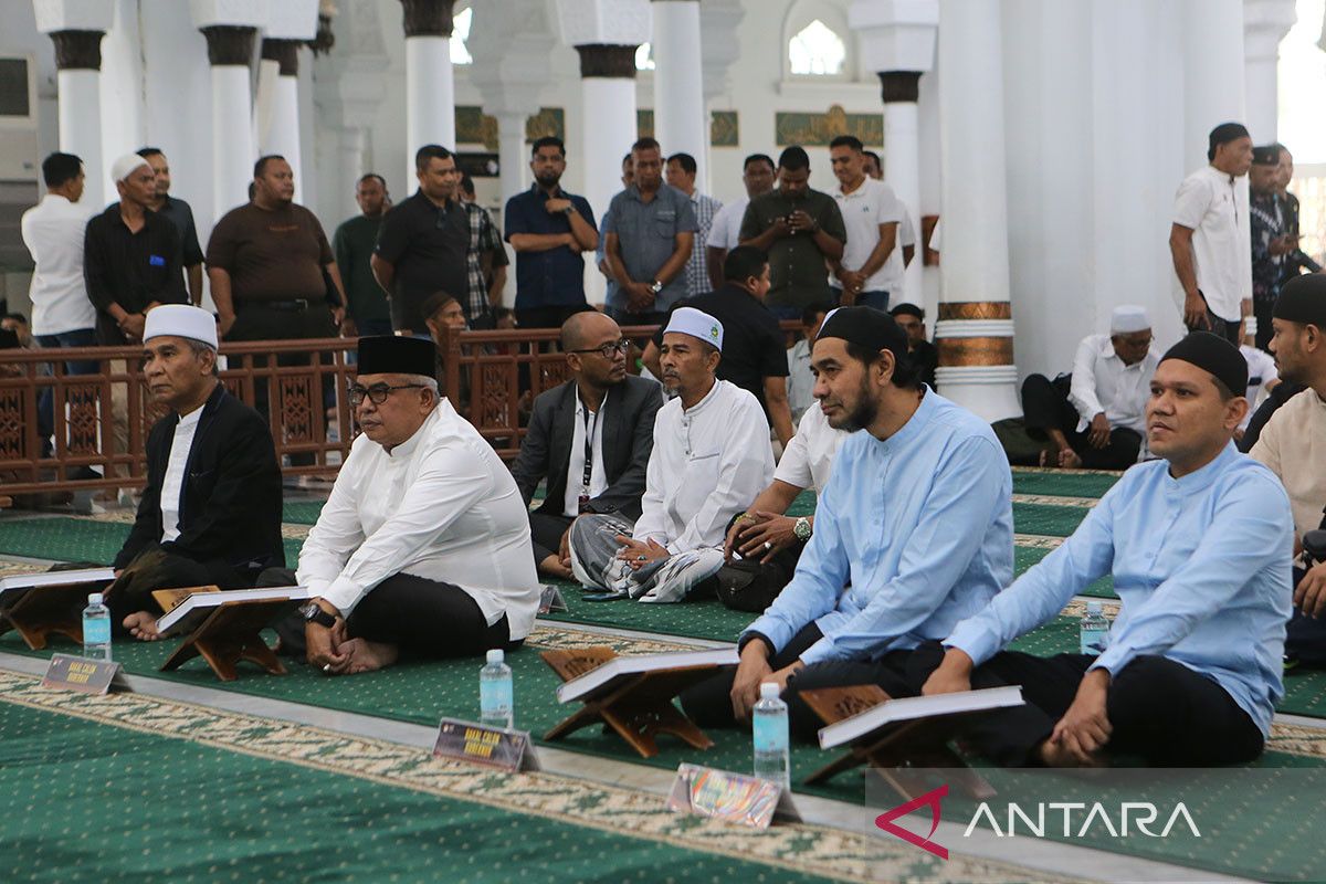 FOTO - Uji mampu baca Al Quran bakal calon Gubernur Aceh