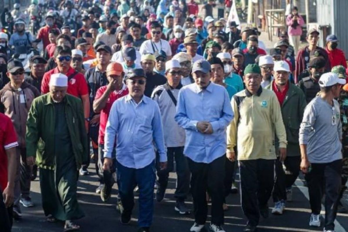 Ribuan santri di Lombok Timur ikuti jalan sehat peringati HUT ke-89 Madrasah NWDI