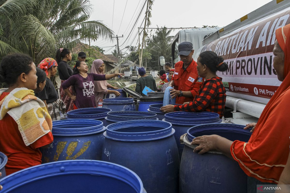 Banten kemarin, SAR evakuasi WNA dari kapal hingga distribusi air bersih