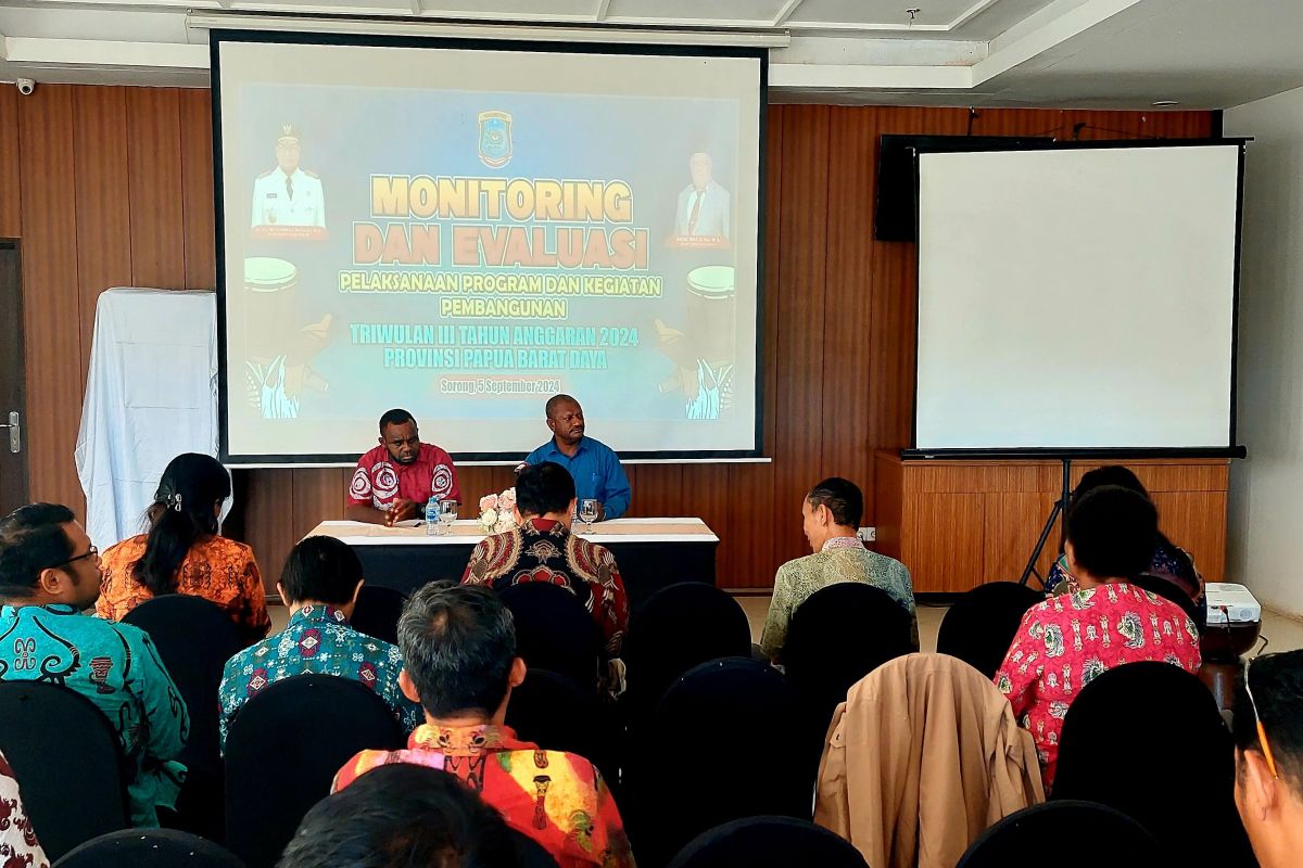 Bapperida PBD monitoring dan evaluasi program pembangunan triwulan III