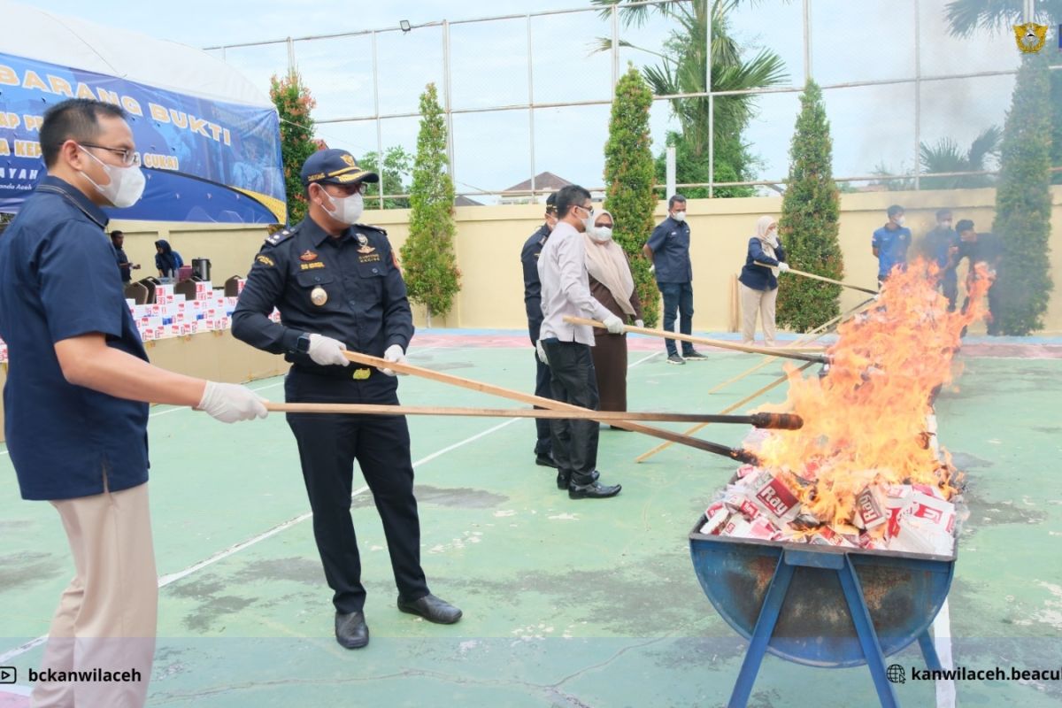 Kanwil Bea Cukai Aceh Musnahkan 10 Juta Lebih Batang Rokok Ilegal Hasil Penindakan di Perairan Kuala Langsa