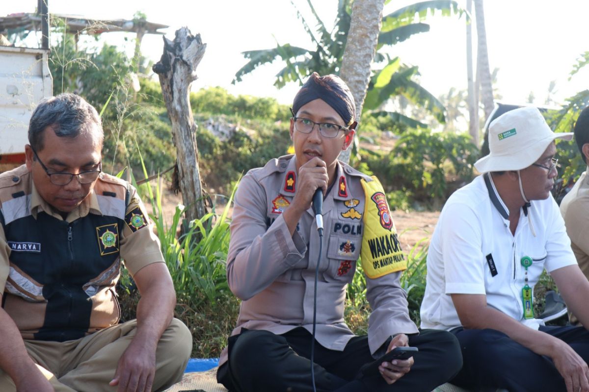 Wakapolres Kulon Progo menghadiri "wiwitan" panen raya padi di Banaran