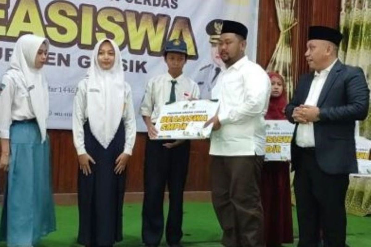 Pemkab Gresik beri beasiswa ribuan siswa cegah putus sekolah