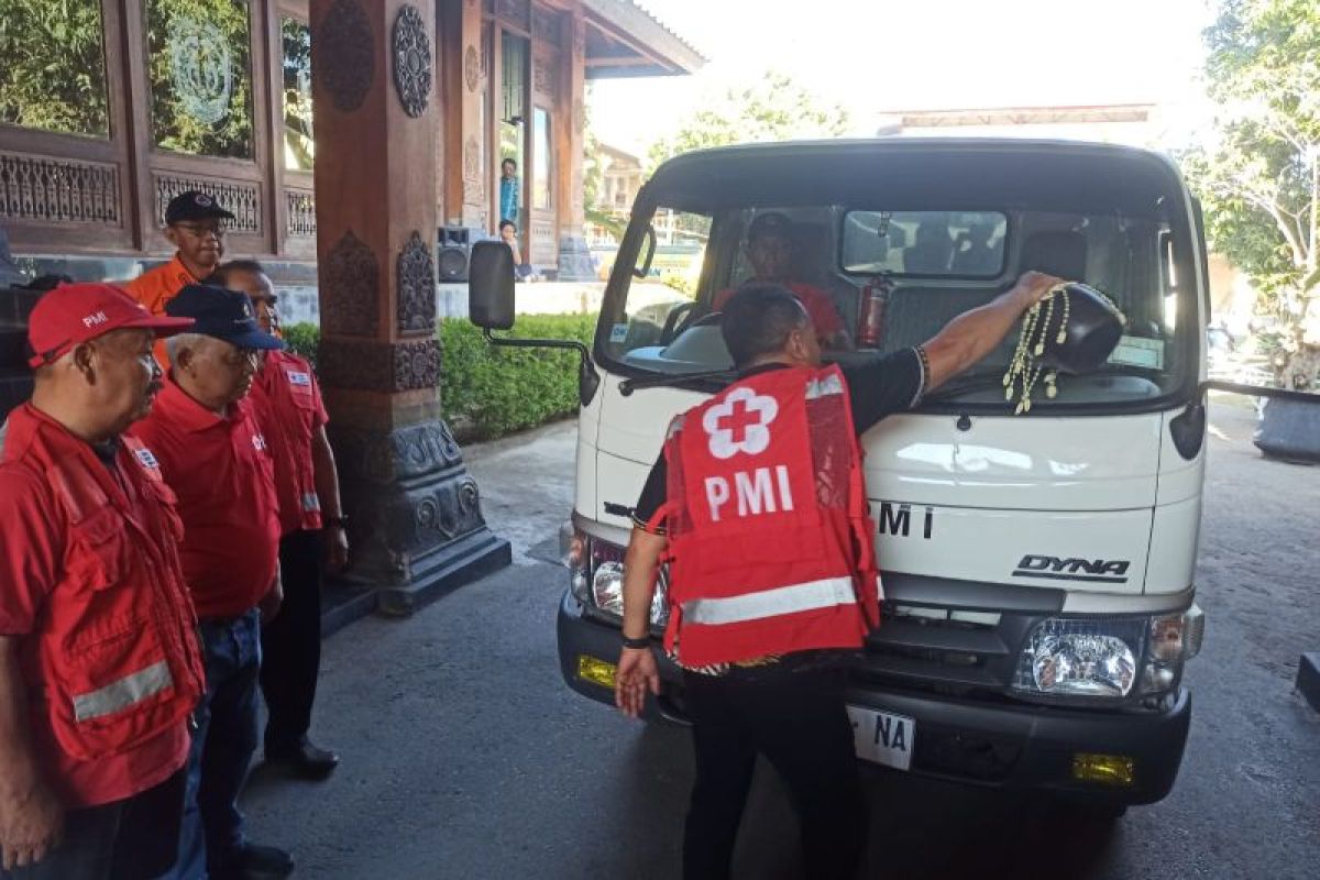 PMI salurkan air bersih untuk warga terdampak kekeringan di Ponorogo