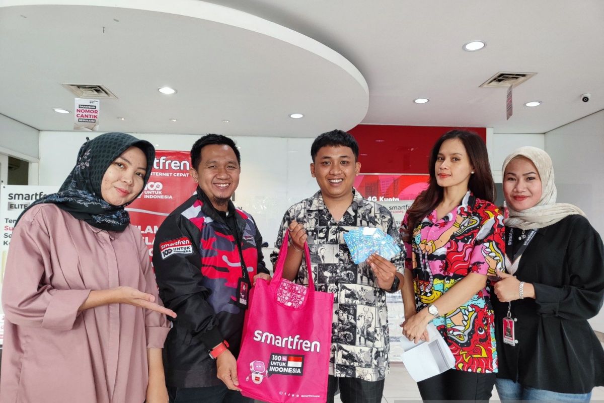 Smartfren beri hadiah untuk pelanggan setia di Hari Pelanggan Nasional 2024