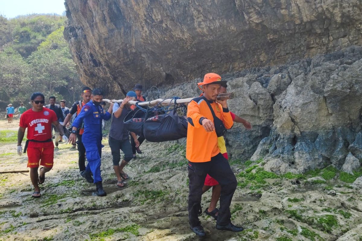 Tim SAR gabungan temukan jasad nelayan Lebak yang hilang di Pantai Goa