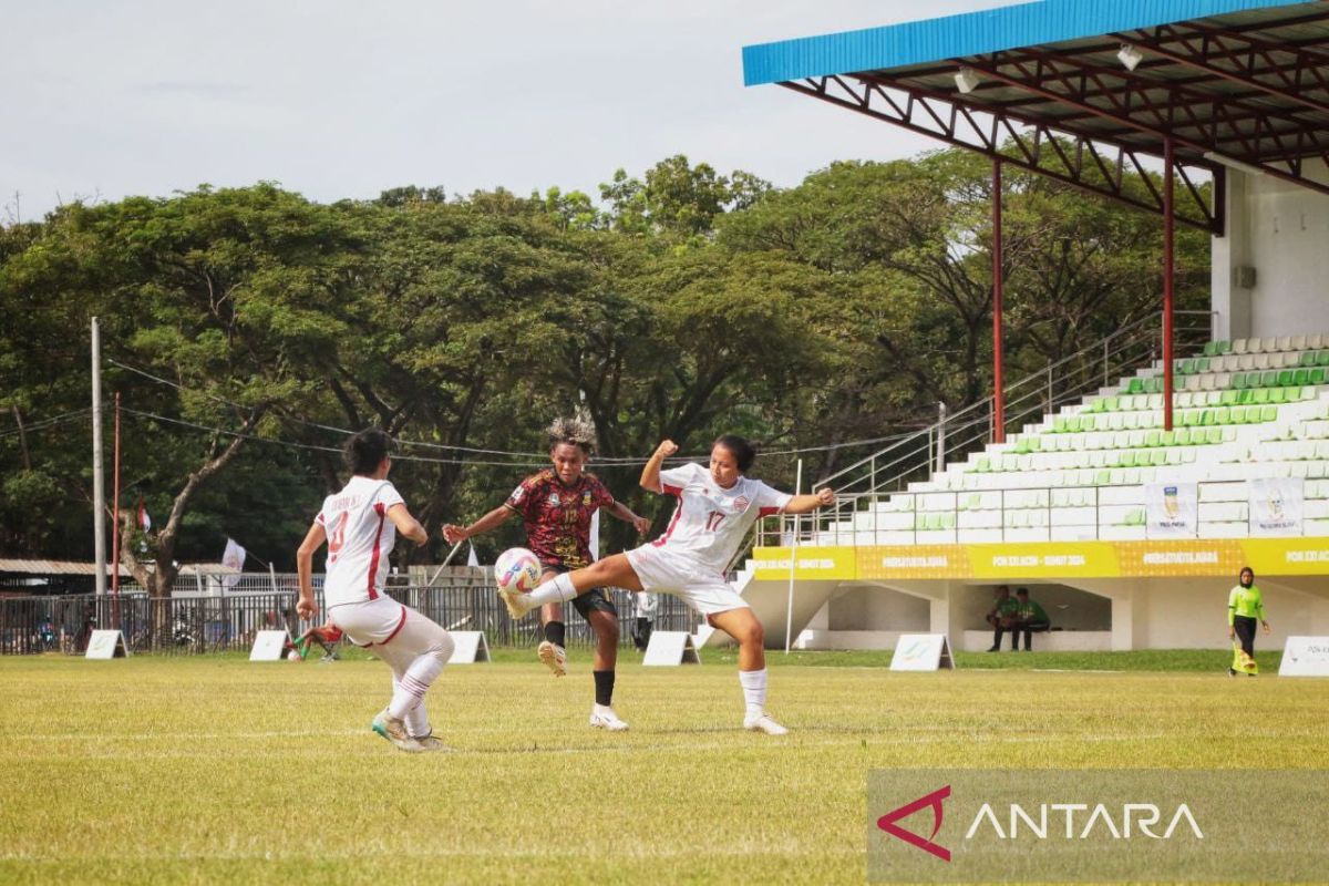 Sepak Bola - Tim putri DKI Jakarta kalahkan Papua 2-1