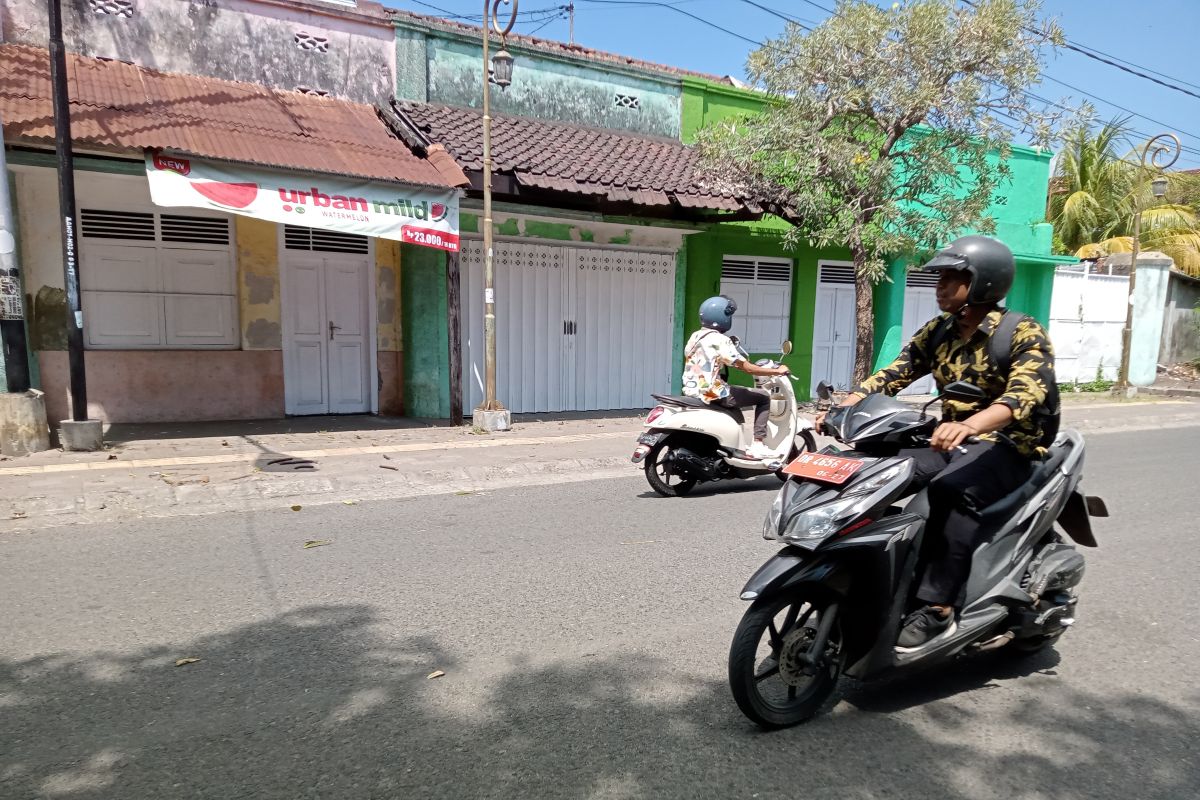 Peremajaan cat bangunan tua bersejarah di Ampenan Mataram