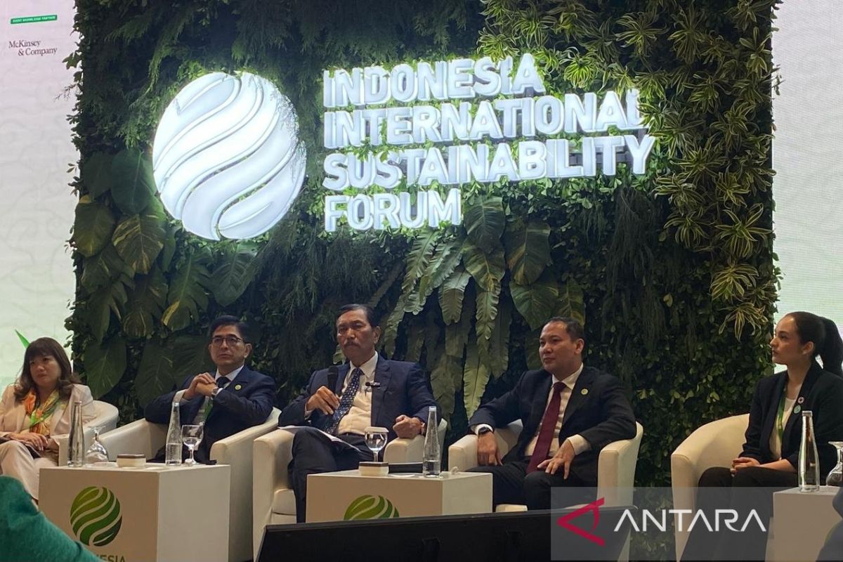 Luhut sebut 400 proyek transisi energi untuk capai "net zero emission"