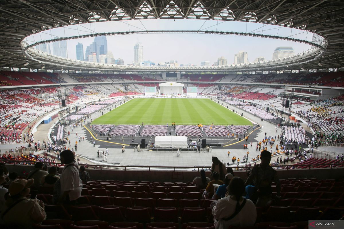 87.000 umat Katolik sambut Paus Fransiskus di Stadion GBK Jakarta jelang misa