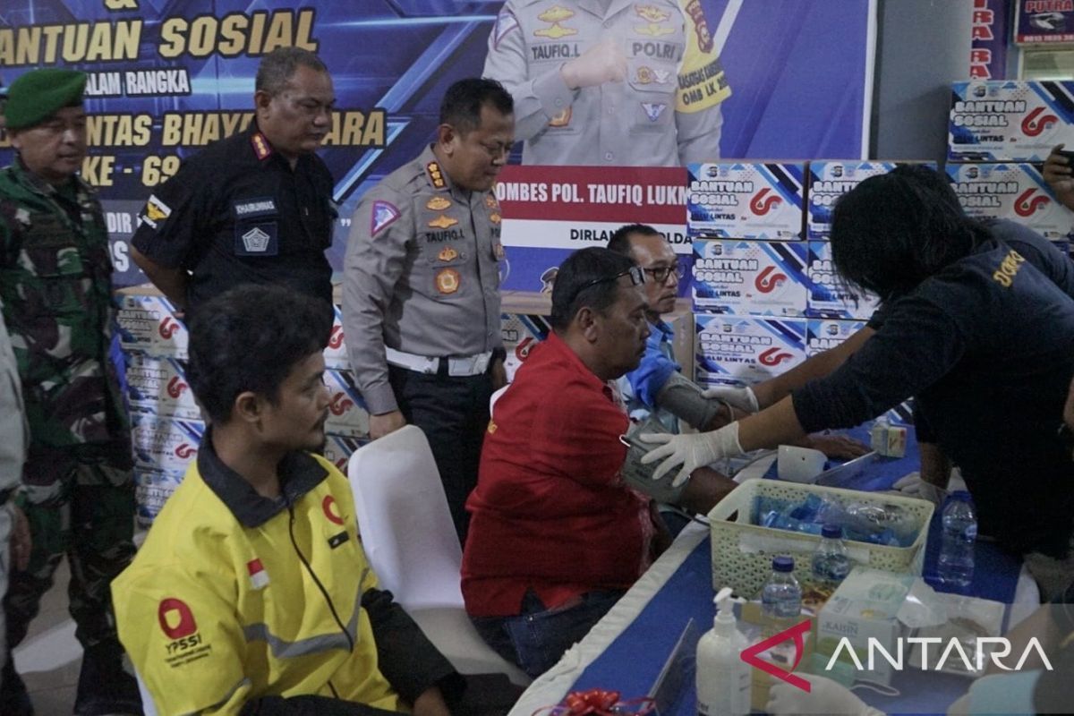 Peringati Hari Lalulintas, sopir di Terminal AKAP Pekanbaru cek kesehatan