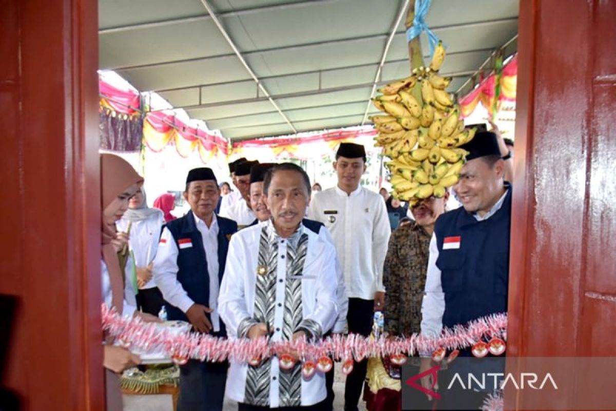 Pemkab-Baznas serahkan bantuan bagi masyarakat Kabupaten Gorontalo