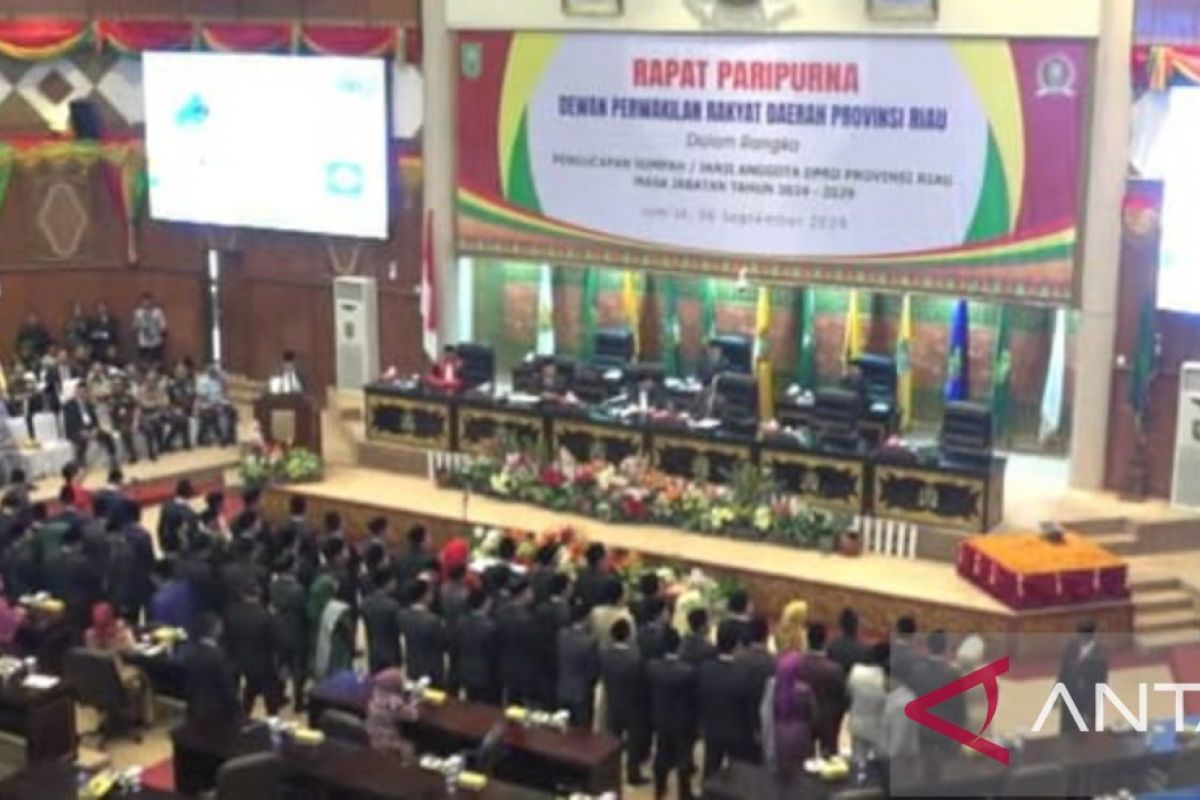 65 Anggota DPRD Riau dilantik, didominasi wajah baru