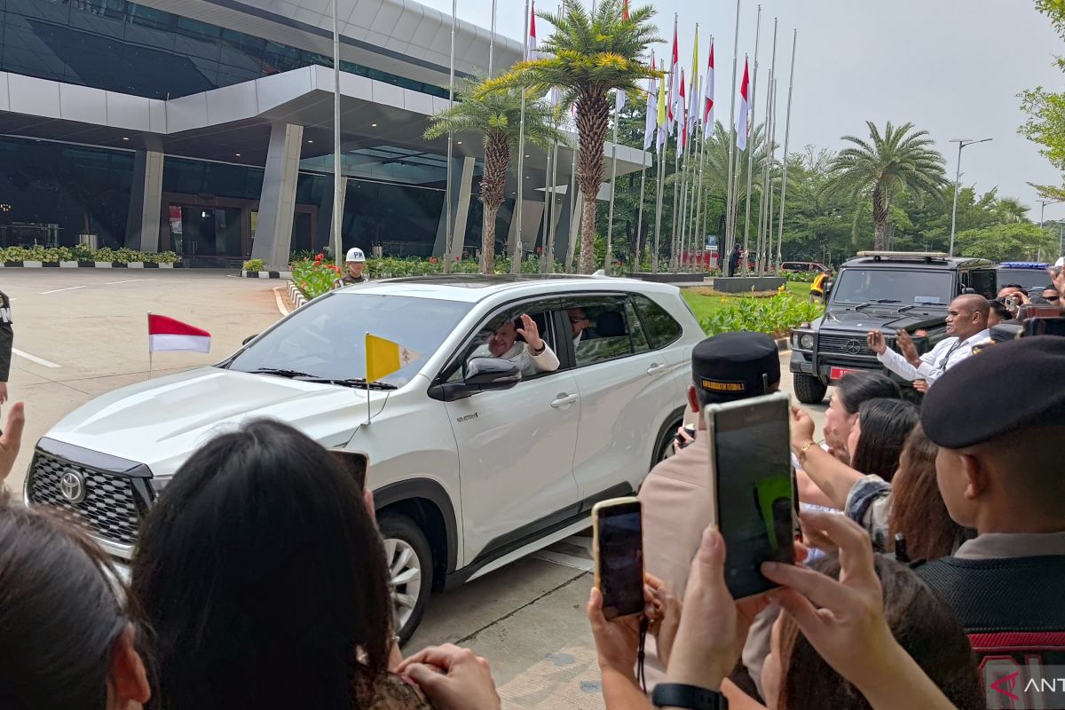 Paus Fransiskus tinggalkan Tanah Air melalui Bandara Soetta