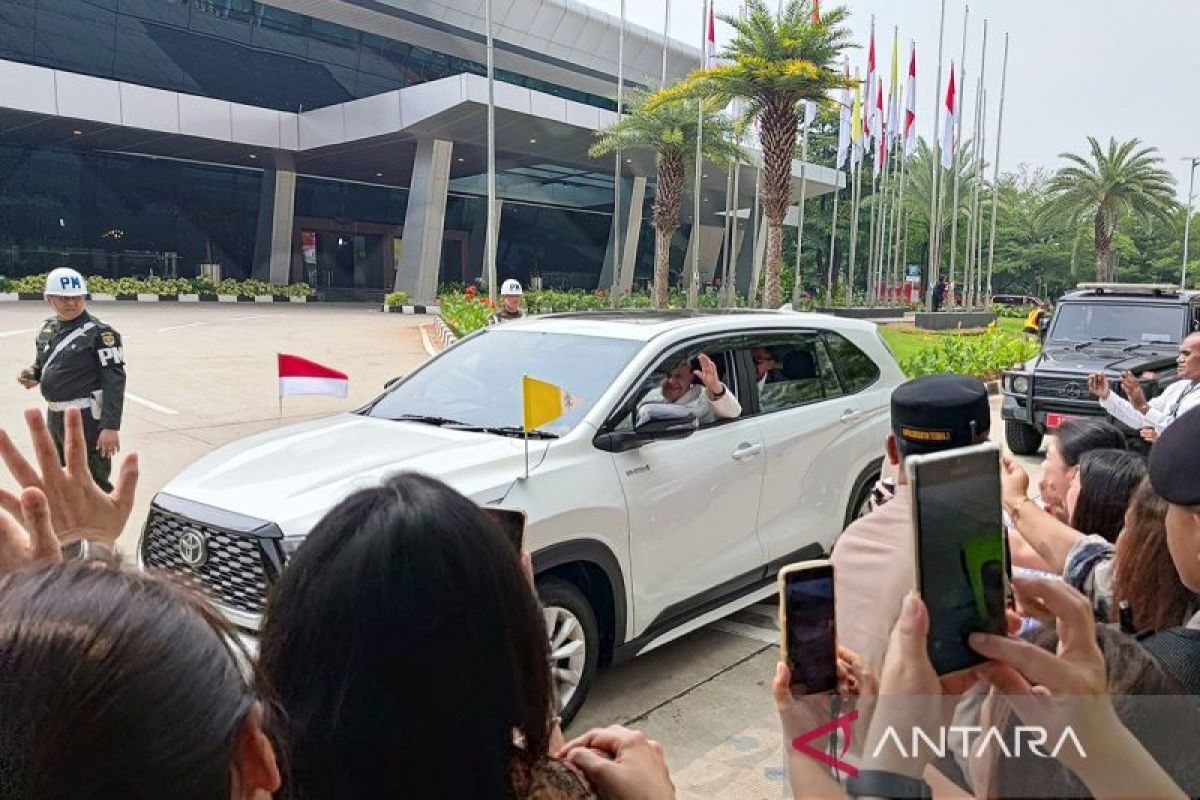 Paus Fransiskus tinggalkan Tanah Air melalui Bandara Soetta