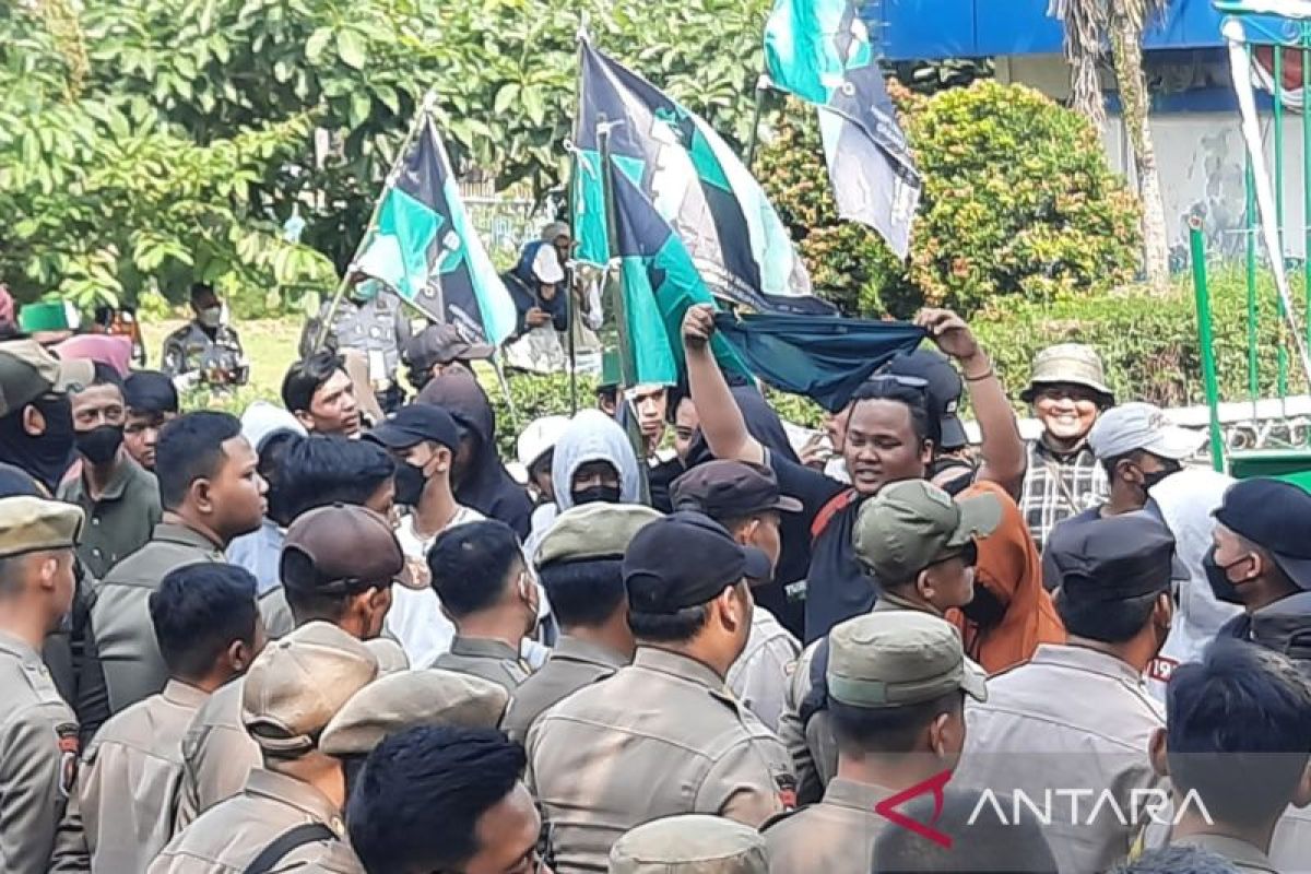 Pemkab Bogor tegaskan penertiban Puncak sesuai prosedur saat didemo PKL