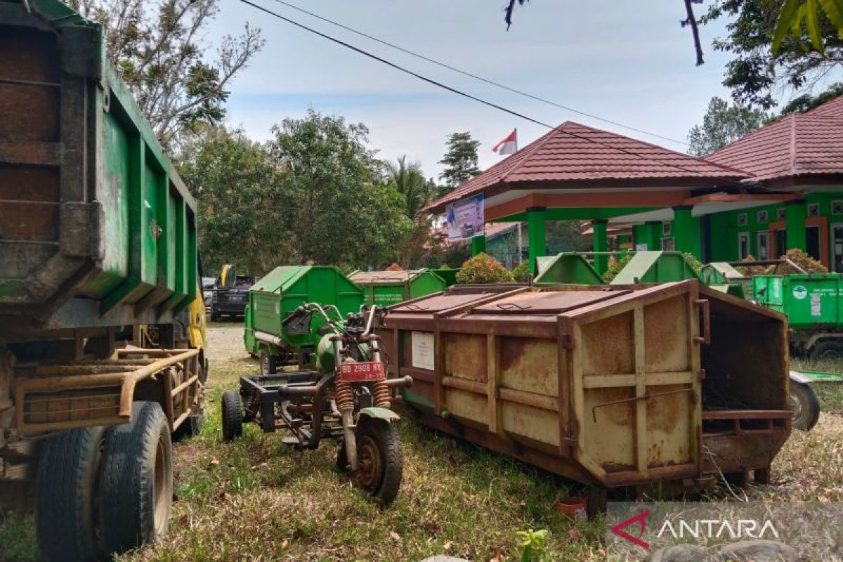 DLH Mukomuko targetkan rehabilitasi kontainer sampah tuntas Oktober