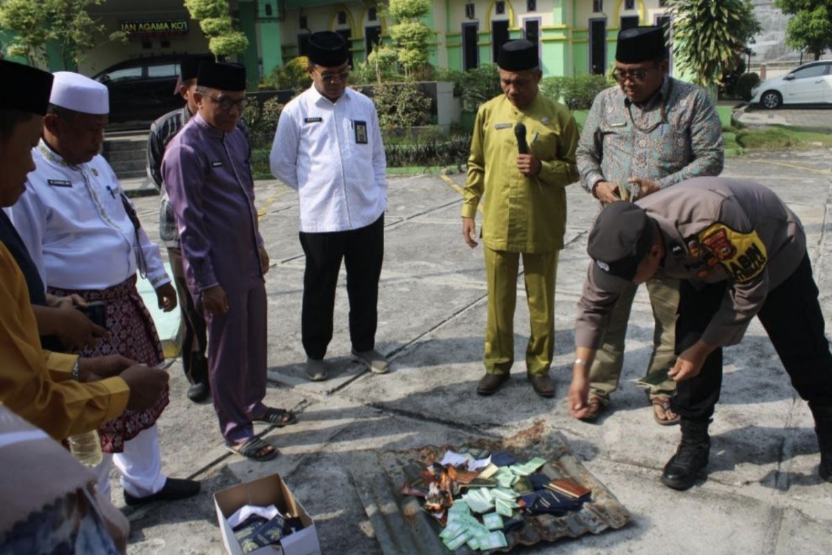 Kemenag Pekanbaru musnahkan 3.178 kartu nikah