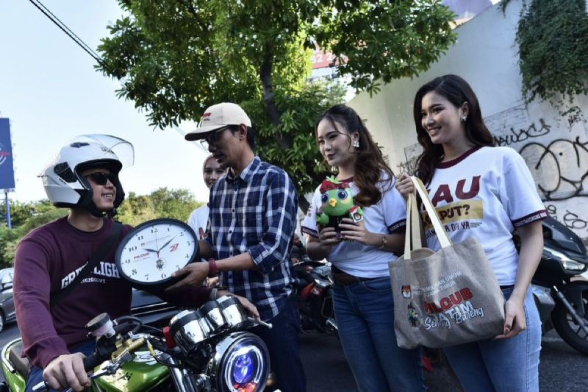 KPU Jatim sapa pengguna jalan sosialisasikan Pilkada