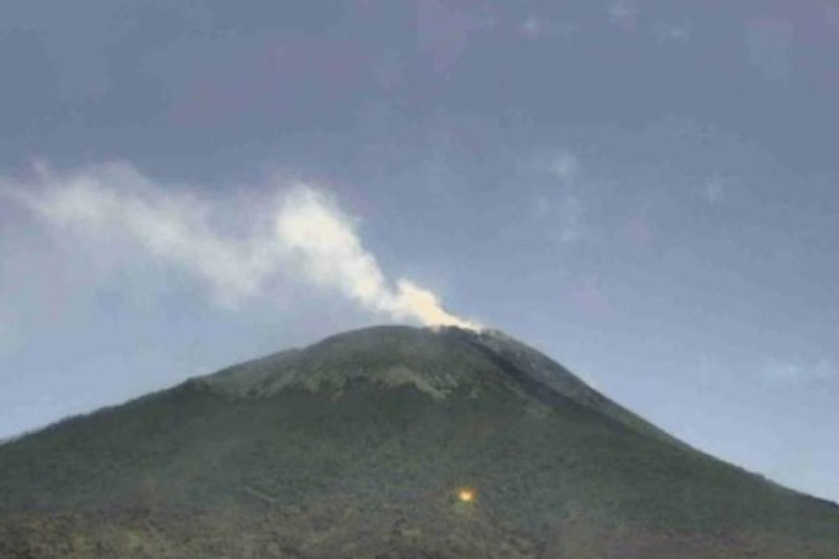 PVMBG sebut erupsi di puncak Gunung Lewotolok sudah tidak terlihat