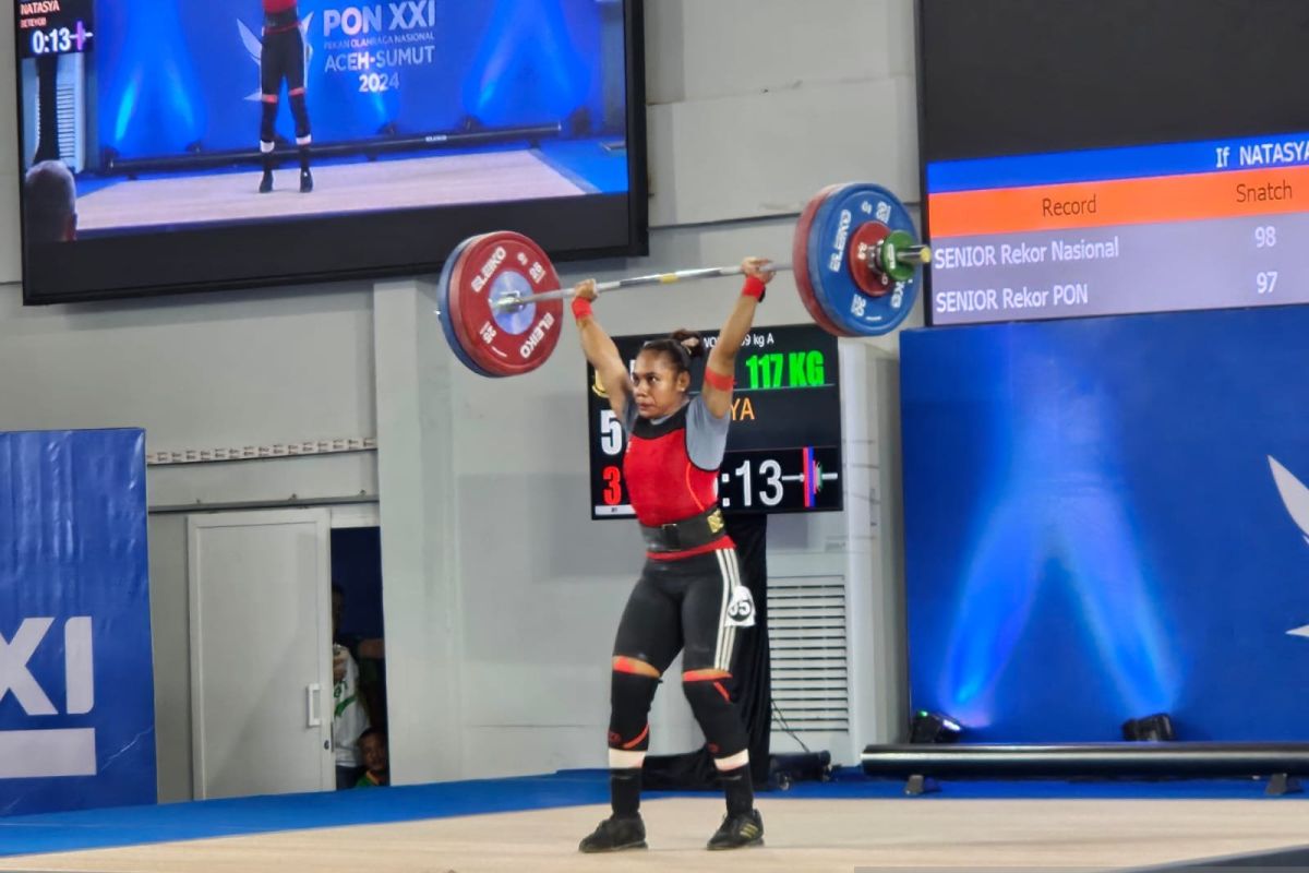 Lifter Papua Natasha Beteyob pecahkan rekornas kelas 59 kg putri