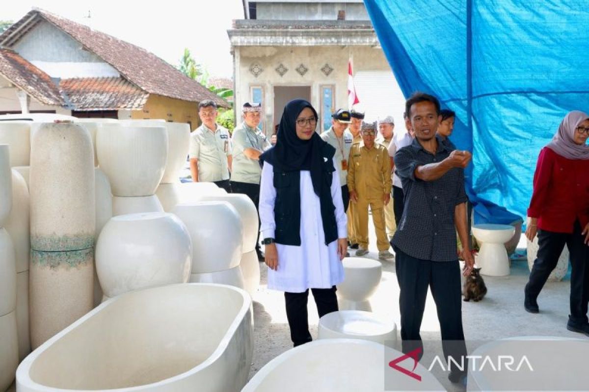 Pemkab Banyuwangi dorong pengembangan produksi berbahan limbah plastik