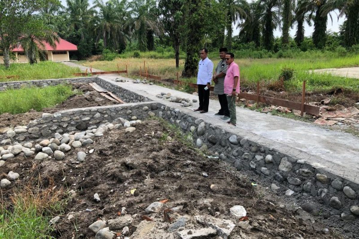 Tokoh Masyarakat Tiku Lima Jorong Agam bantu pembangunan ruang kelas baru