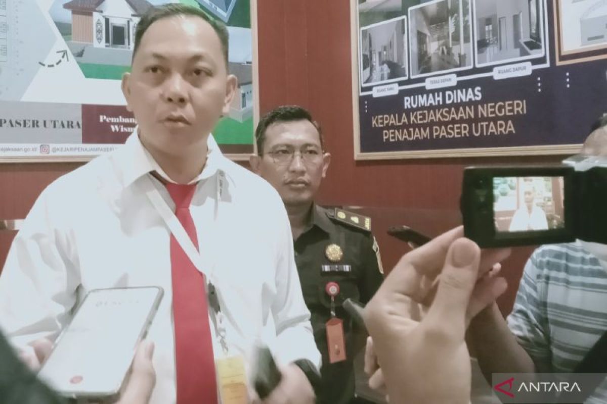 Tersangka kasus retribusi Pelabuhan Benuo Taka menitipkan uang pengganti