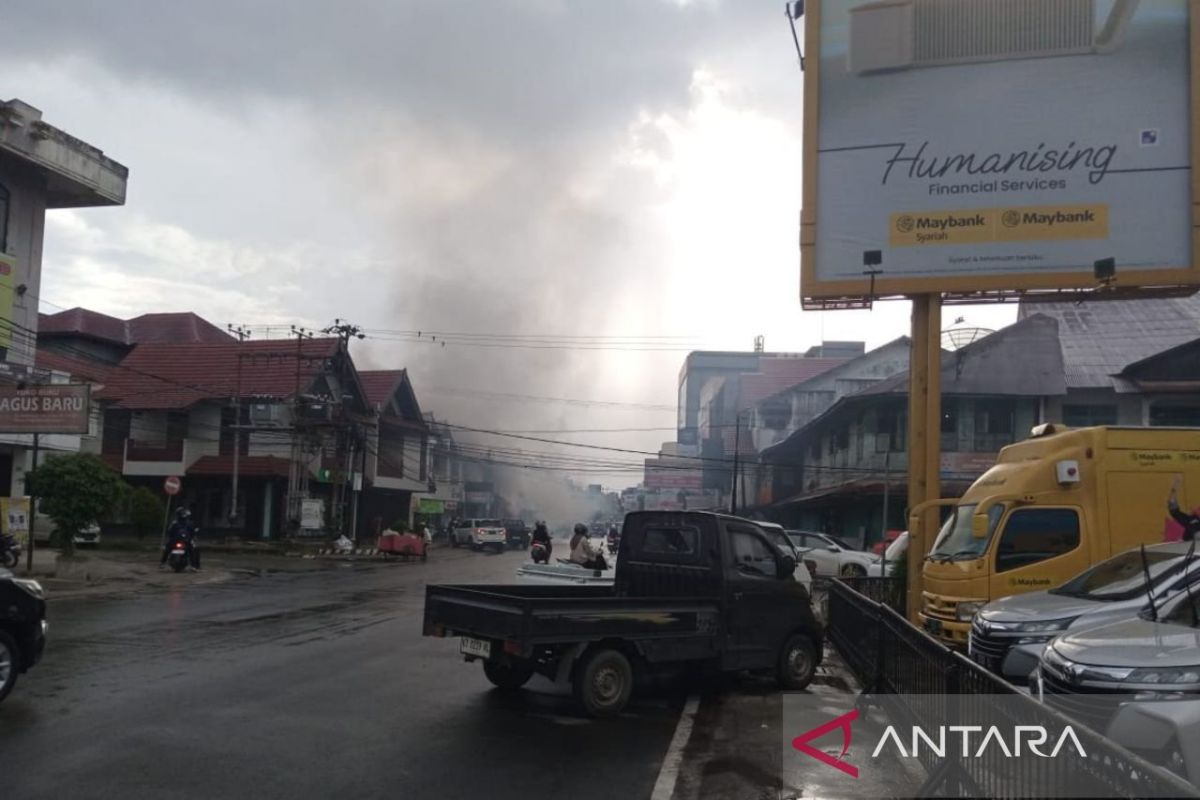 Dua kebakaran di Samarinda terjadi saat turun hujan