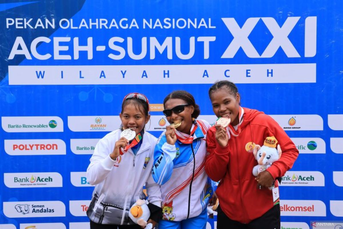 Pedayung putri Tanah Papua kuasai panggung final dayung PON XXI