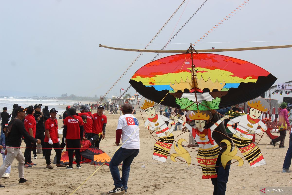 1.419 peserta ikuti Festival Layang-Layang di Pantai Kalianda Beach Lampung Selatan