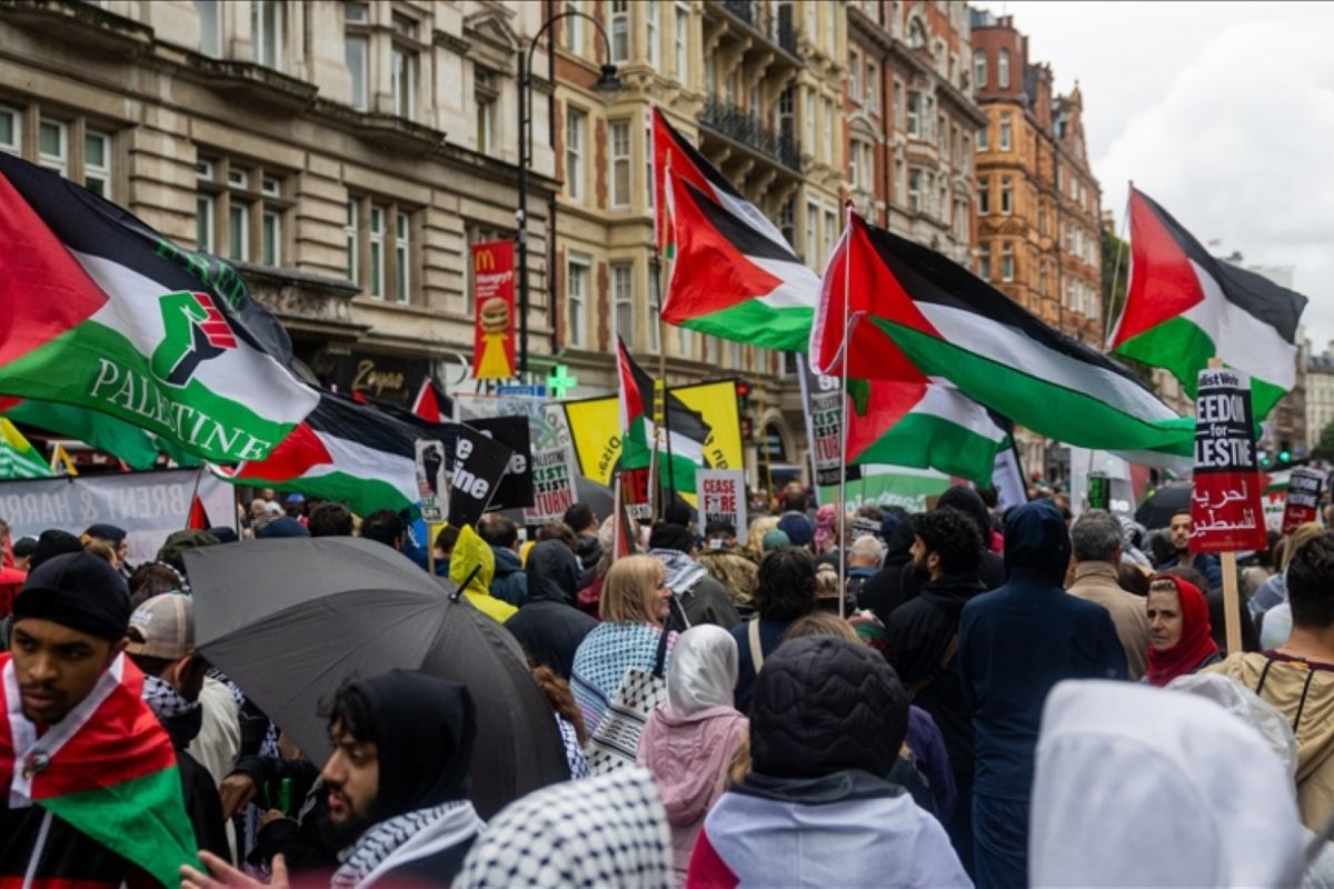 Ribuan orang berunjuk rasa di London serukan gencatan senjata di Gaza