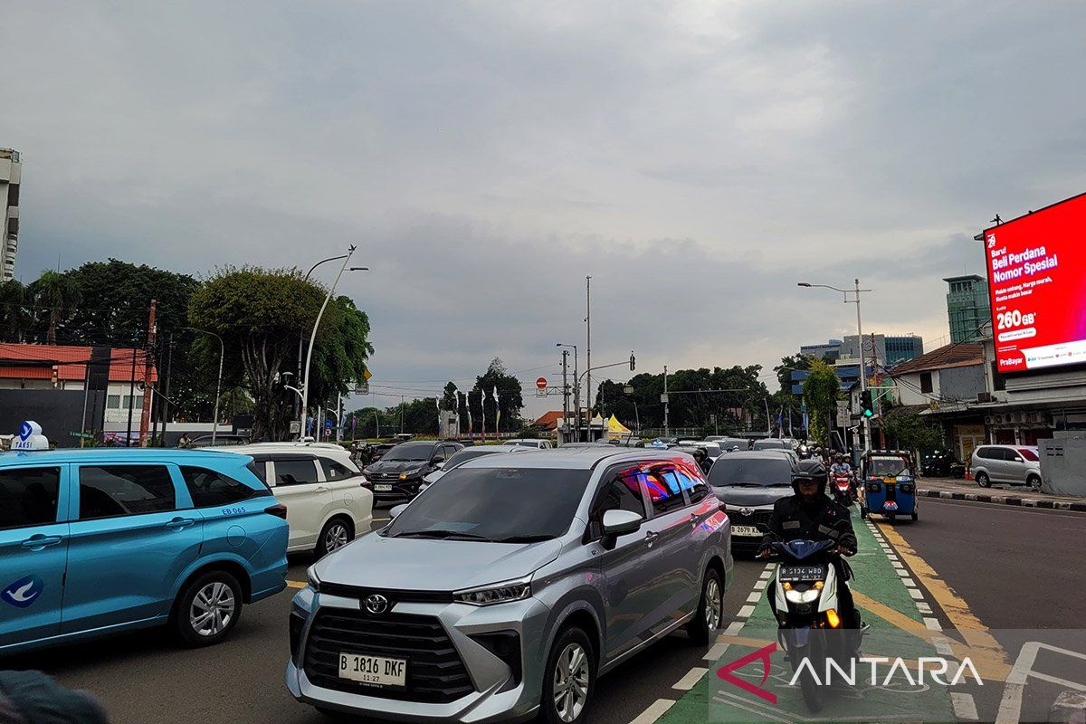 BMKG prakirakan cuaca Indonesia hari ini umumnya berawan hingga hujan