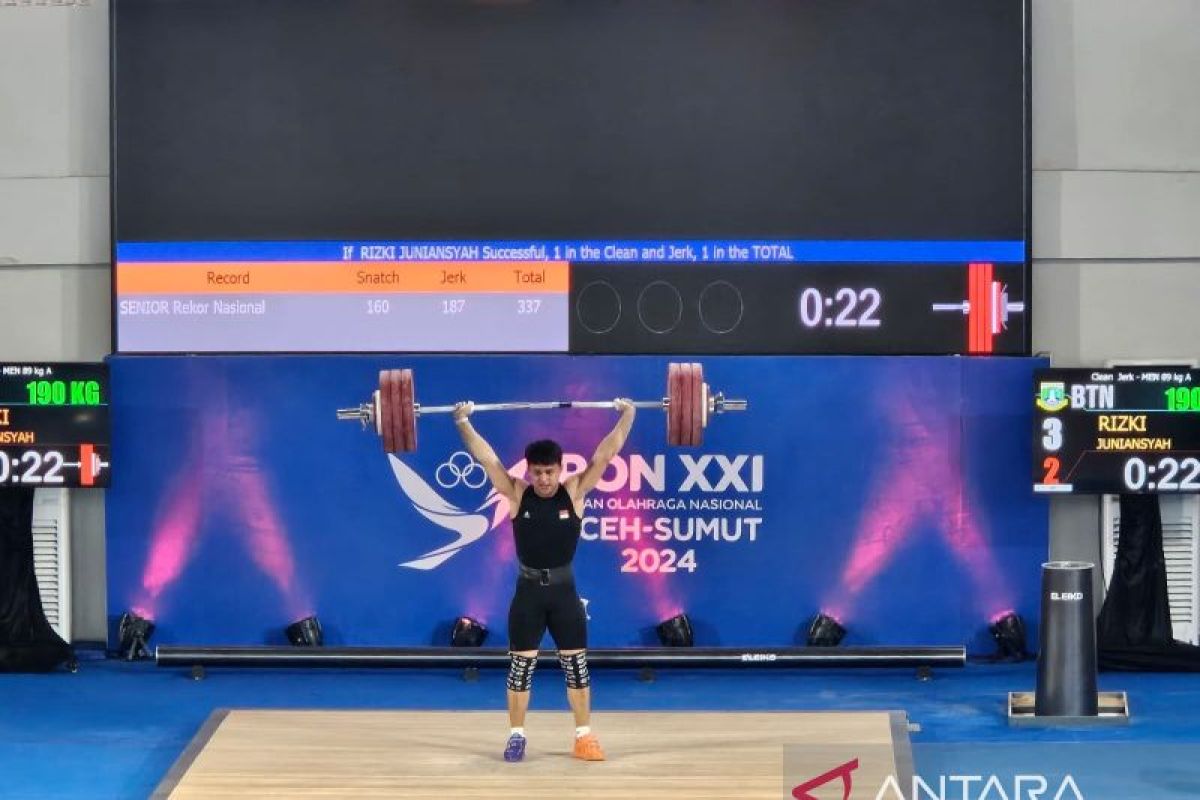 Lifter Rizki Juniansyah pecahkan rekor saat rebut medali emas 89 kg putra