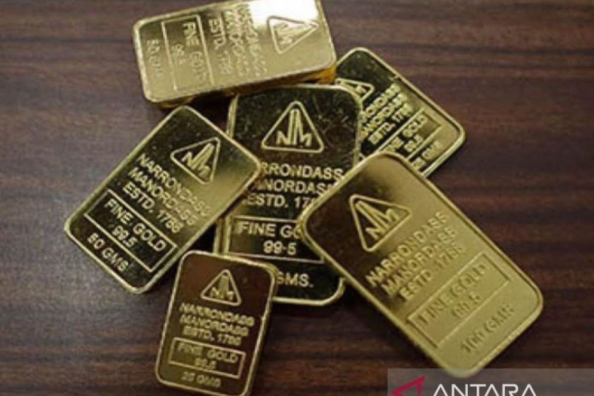 Harga emas Antam hari ini turun