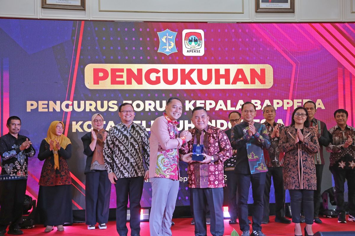 Ketua Apeksi pesan sejahterakan masyarakat ke pengurus Forum Bakti