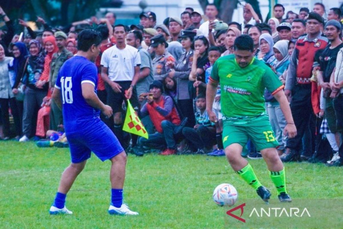 Di Komandoi Kapten Bobby Nasution Pemkot Medan Main Imbang Lawan Binjai 1 1 Antara News 