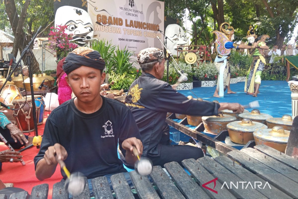 Disbudpar Kota Cirebon beri apresiasi khusus bagi seniman Wayang Wong