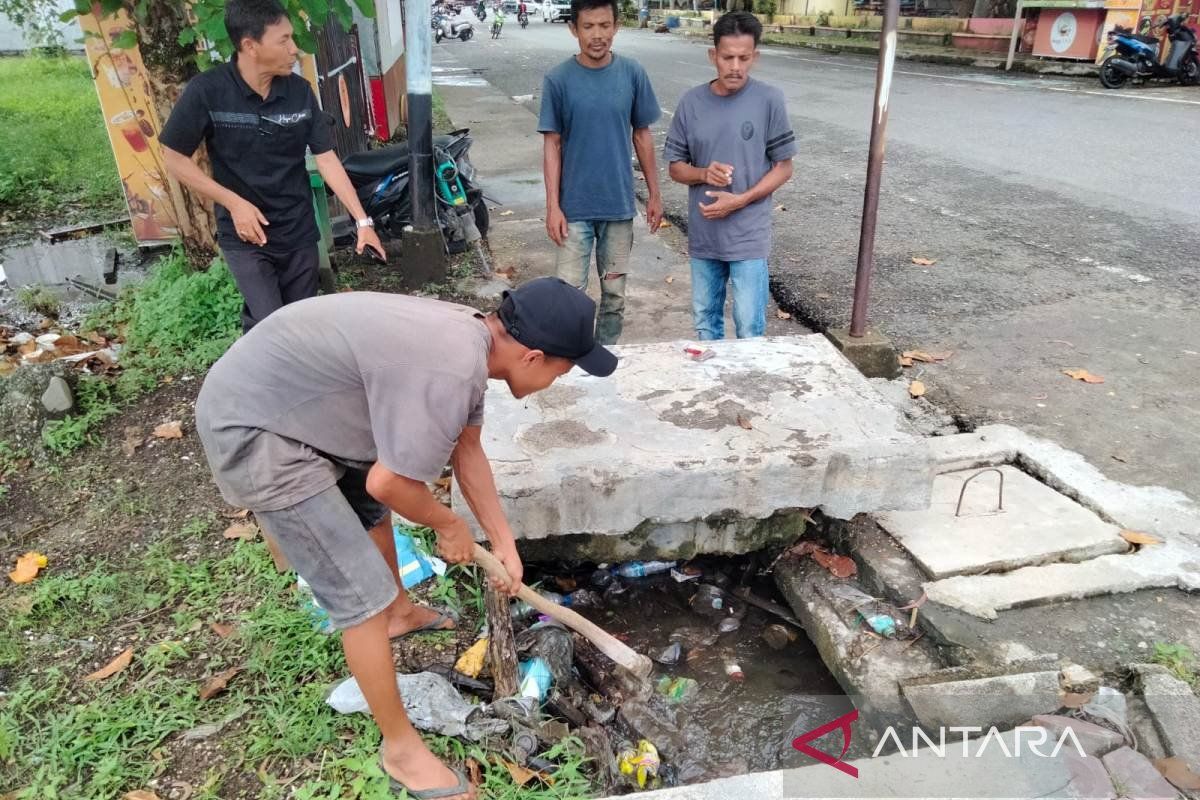 PUPR Aceh Barat kerahkan personel atasi banjir ke arena PON