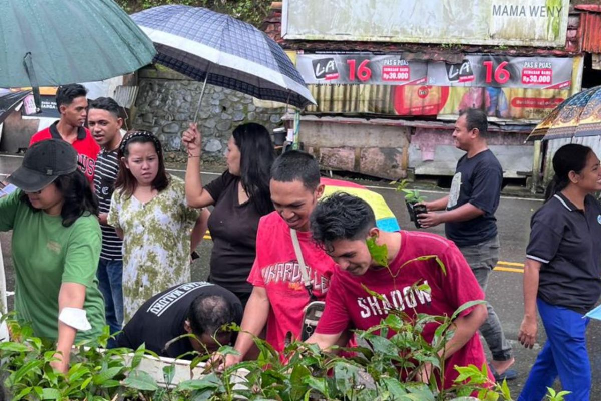 MCC bagi 500 pohon gratis untuk masyarakat Ambon