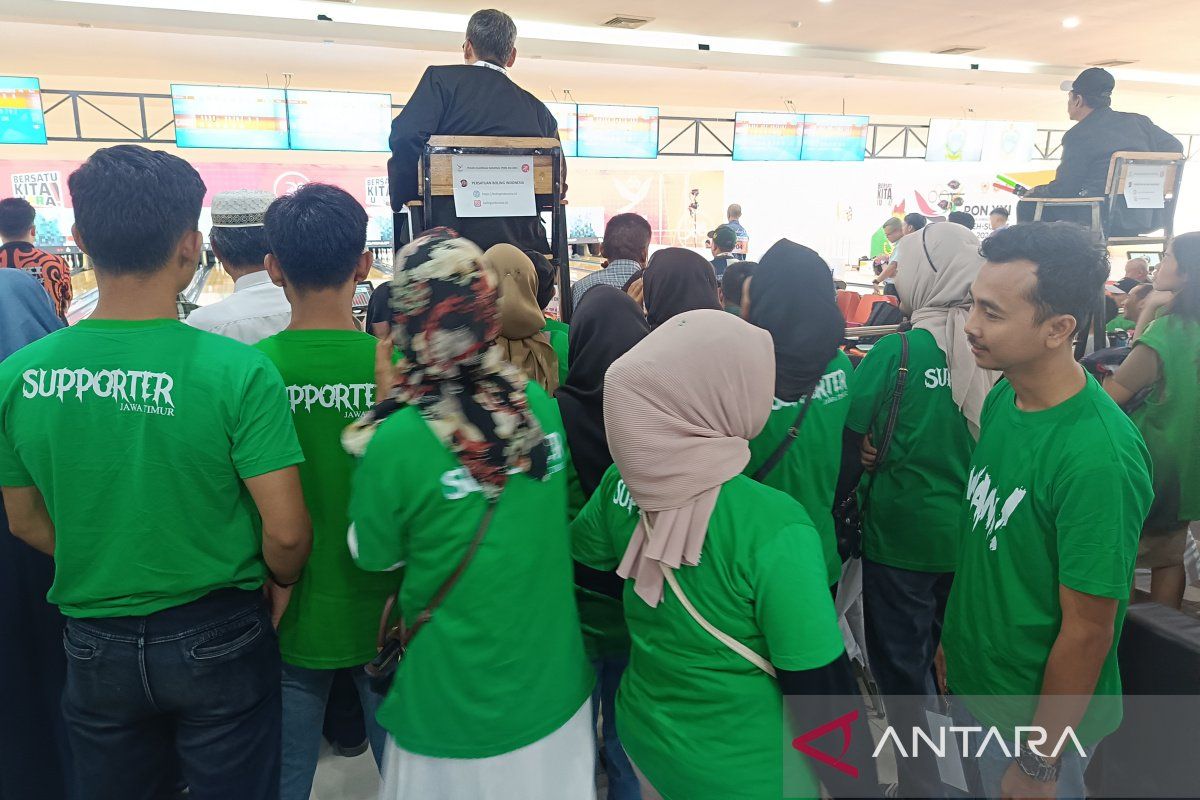 Boling - Suporter Jatim: Meski perjalanan tiga hari, kami rela datang