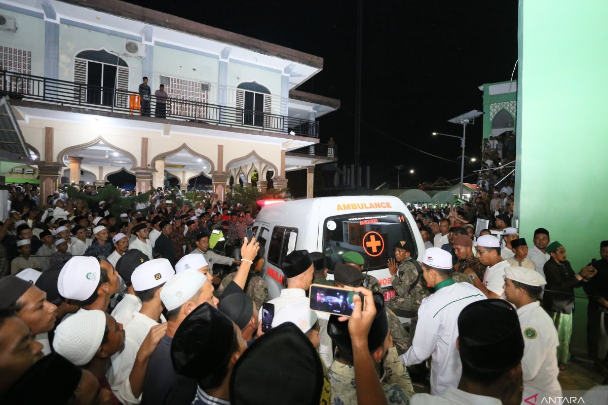 Ribuan warga sambut kepulangan jenazah cawagub Aceh Tu Sop